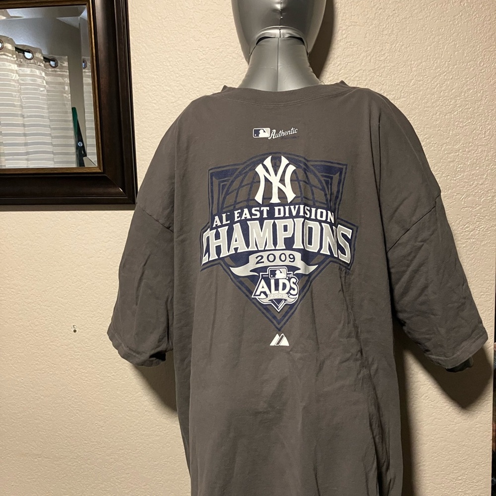 Gray 2009 NY Yankees AL East Division Champions T-Shirt Sz: XXL